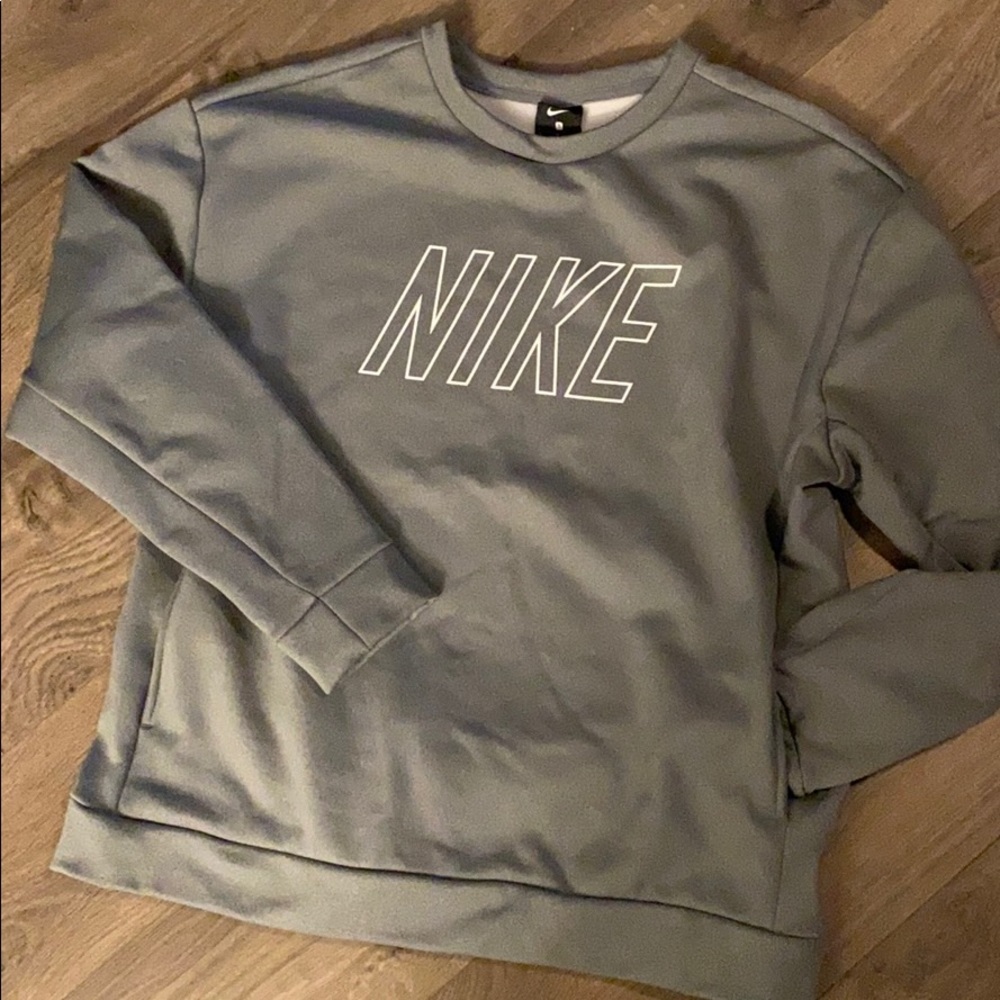 Nike women’s grey sweatshirt with pockets